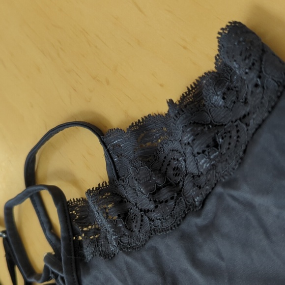 Set of three lacey tops - Picture 2 of 7